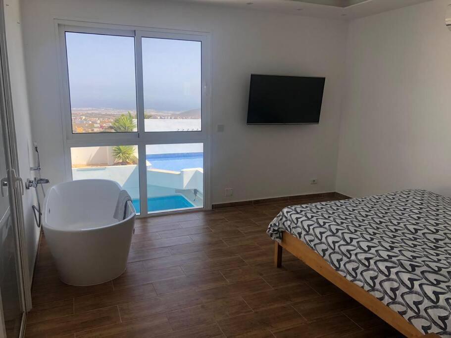 Gezellige Villa Met Prachtig Zicht En Zwembad أرونا المظهر الخارجي الصورة